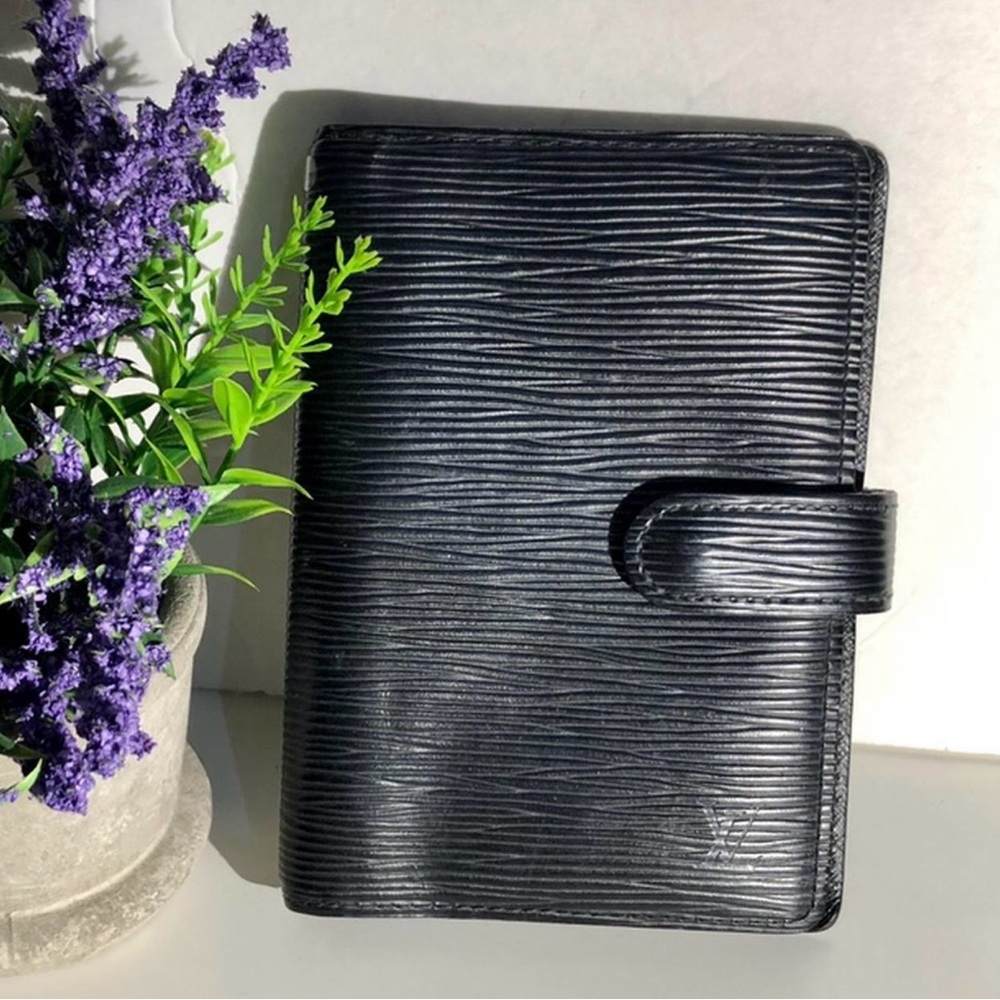 AUTHENTIC Louis Vuitton Epi Agenda Cover
